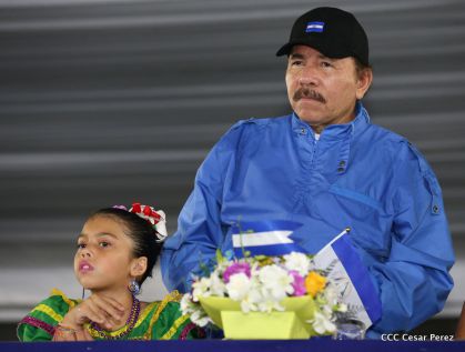 Más Fotos del Desfile Patrio en la Avenida de Bolívar a Chávez