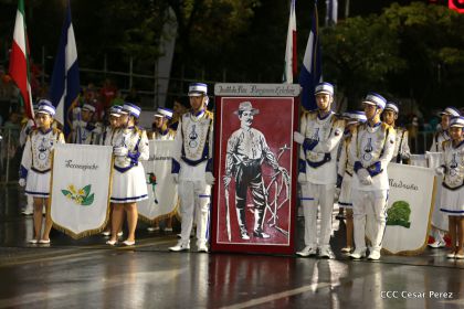 Más Fotos del Desfile Patrio en la Avenida de Bolívar a Chávez