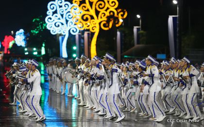 Más Fotos del Desfile Patrio en la Avenida de Bolívar a Chávez