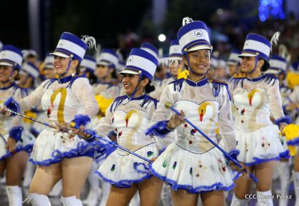 Más Fotos del Desfile Patrio en la Avenida de Bolívar a Chávez