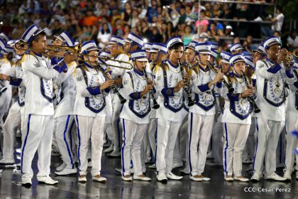 Más Fotos del Desfile Patrio en la Avenida de Bolívar a Chávez