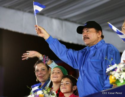 Más Fotos del Desfile Patrio en la Avenida de Bolívar a Chávez