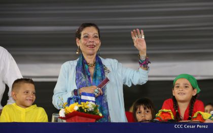 Más Fotos del Desfile Patrio en la Avenida de Bolívar a Chávez