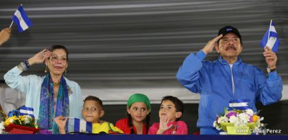 Más Fotos del Desfile Patrio en la Avenida de Bolívar a Chávez