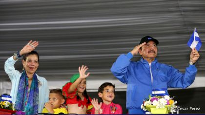 Más Fotos del Desfile Patrio en la Avenida de Bolívar a Chávez