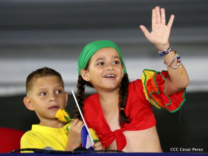 Más Fotos del Desfile Patrio en la Avenida de Bolívar a Chávez