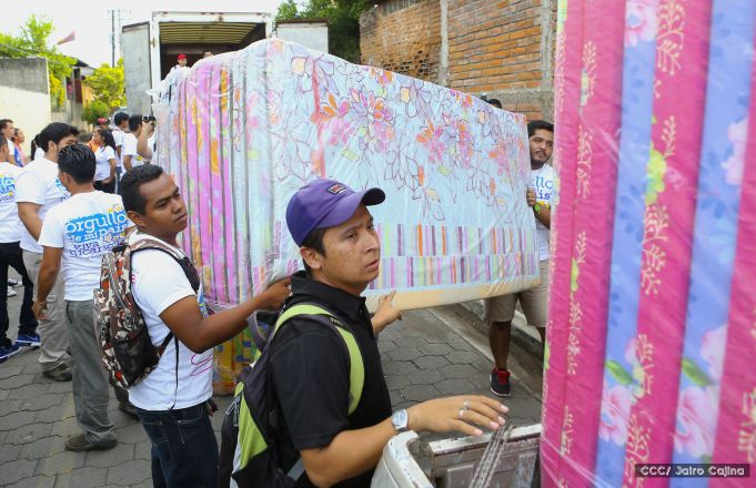 Entregan primera respuesta a familias tras sismo cerca de Cerro El Hoyo