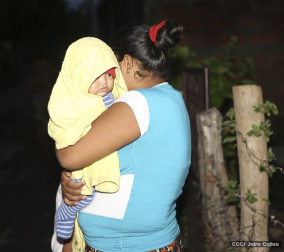 Entregan primera respuesta a familias tras sismo cerca de Cerro El Hoyo