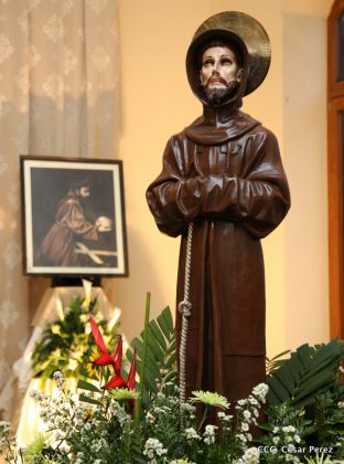 Misa del Cardenal Leopoldo Brenes en honor a San Francisco de Asís