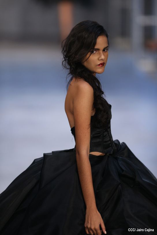 Segunda noche de pasarela en Nicaragua Diseña