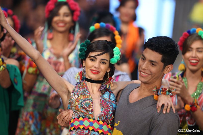 Segunda noche de pasarela en Nicaragua Diseña