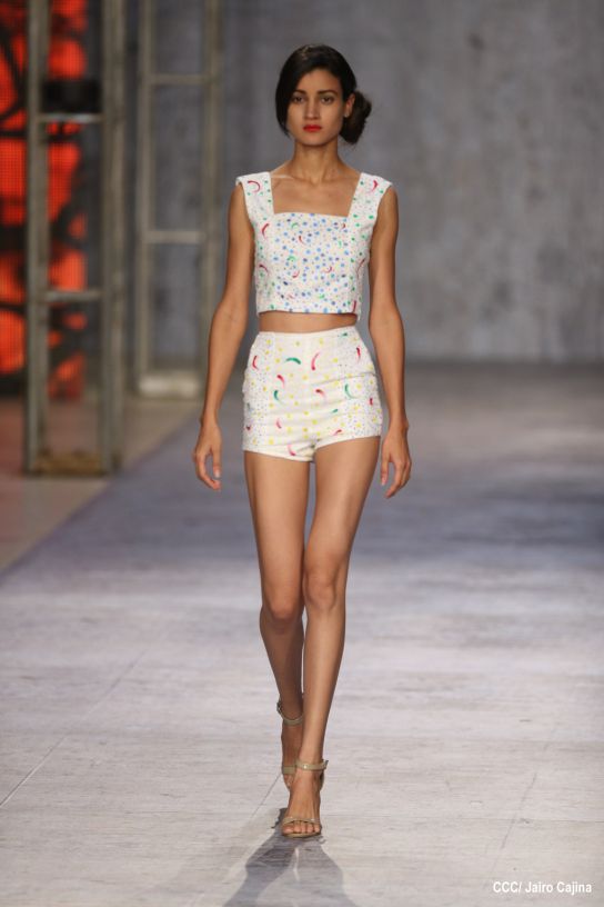 Segunda noche de pasarela en Nicaragua Diseña