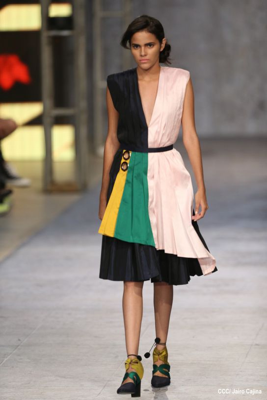 Segunda noche de pasarela en Nicaragua Diseña