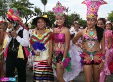 Desfiles escolares en Avenida Bolívar