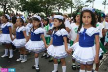 Desfiles escolares en Avenida Bolívar