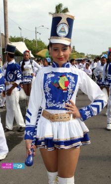 Desfiles escolares en Avenida Bolívar