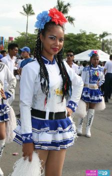 Desfiles escolares en Avenida Bolívar