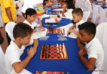 Mega Simultánea de Ajedrez en Plaza 22 de Agosto