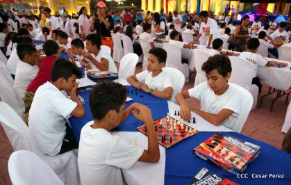 Mega Simultánea de Ajedrez en Plaza 22 de Agosto