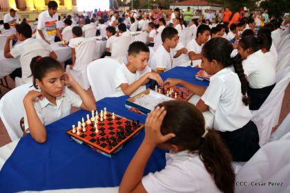 Mega Simultánea de Ajedrez en Plaza 22 de Agosto