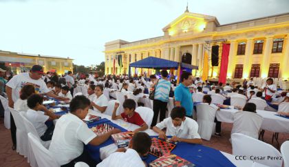 Mega Simultánea de Ajedrez en Plaza 22 de Agosto