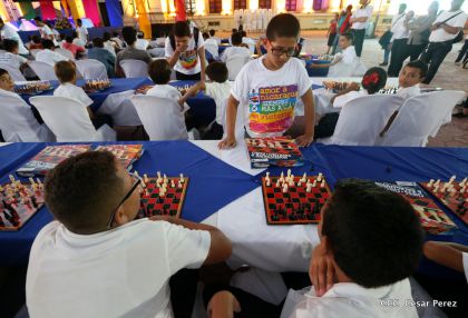 Mega Simultánea de Ajedrez en Plaza 22 de Agosto