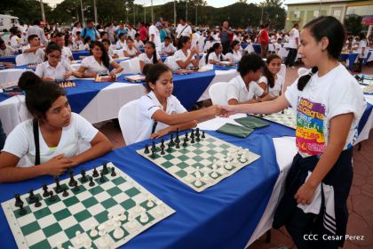 Mega Simultánea de Ajedrez en Plaza 22 de Agosto