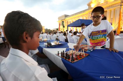 Mega Simultánea de Ajedrez en Plaza 22 de Agosto