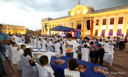 Mega Simultánea de Ajedrez en Plaza 22 de Agosto
