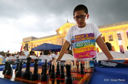 Mega Simultánea de Ajedrez en Plaza 22 de Agosto