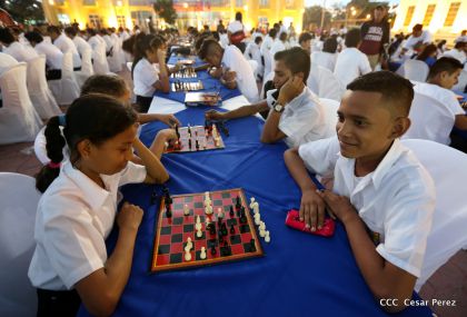 Mega Simultánea de Ajedrez en Plaza 22 de Agosto
