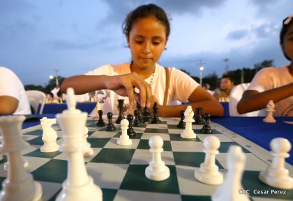 Mega Simultánea de Ajedrez en Plaza 22 de Agosto