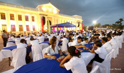 Mega Simultánea de Ajedrez en Plaza 22 de Agosto