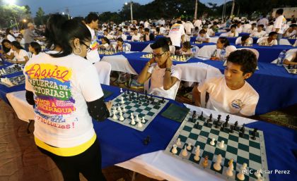 Mega Simultánea de Ajedrez en Plaza 22 de Agosto