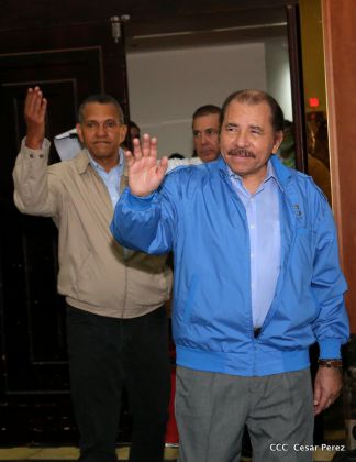 Comandante Daniel Ortega entrega títulos comunitarios a pueblos de la Costa Caribe