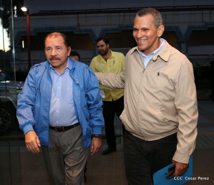 Comandante Daniel Ortega entrega títulos comunitarios a pueblos de la Costa Caribe