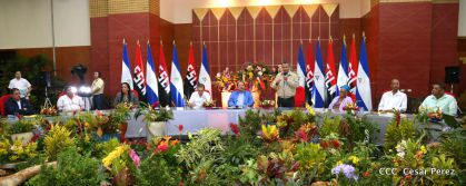 Comandante Daniel Ortega entrega títulos comunitarios a pueblos de la Costa Caribe