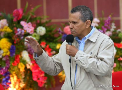 Comandante Daniel Ortega entrega títulos comunitarios a pueblos de la Costa Caribe