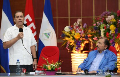 Comandante Daniel Ortega entrega títulos comunitarios a pueblos de la Costa Caribe