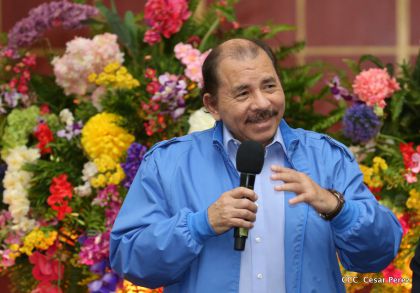 Comandante Daniel Ortega entrega títulos comunitarios a pueblos de la Costa Caribe