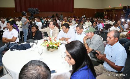 Comandante Daniel Ortega entrega títulos comunitarios a pueblos de la Costa Caribe