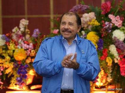 Comandante Daniel Ortega entrega títulos comunitarios a pueblos de la Costa Caribe