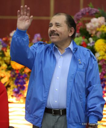 Comandante Daniel Ortega entrega títulos comunitarios a pueblos de la Costa Caribe