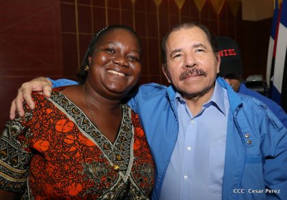 Comandante Daniel Ortega entrega títulos comunitarios a pueblos de la Costa Caribe
