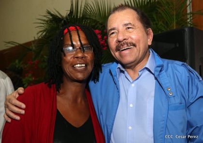 Comandante Daniel Ortega entrega títulos comunitarios a pueblos de la Costa Caribe