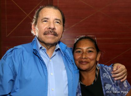 Comandante Daniel Ortega entrega títulos comunitarios a pueblos de la Costa Caribe