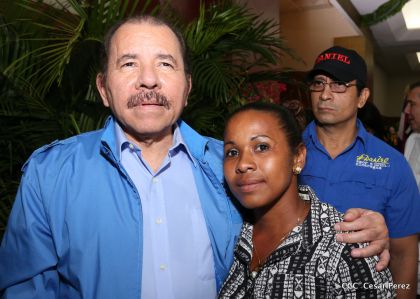 Comandante Daniel Ortega entrega títulos comunitarios a pueblos de la Costa Caribe