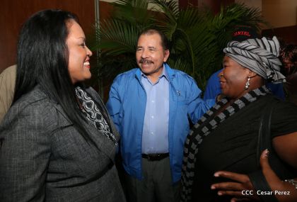 Comandante Daniel Ortega entrega títulos comunitarios a pueblos de la Costa Caribe