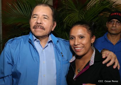Comandante Daniel Ortega entrega títulos comunitarios a pueblos de la Costa Caribe