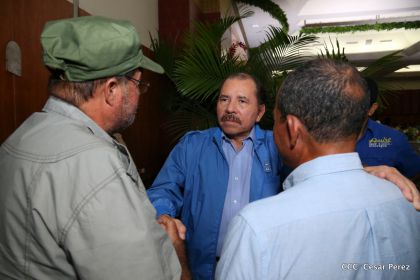 Comandante Daniel Ortega entrega títulos comunitarios a pueblos de la Costa Caribe